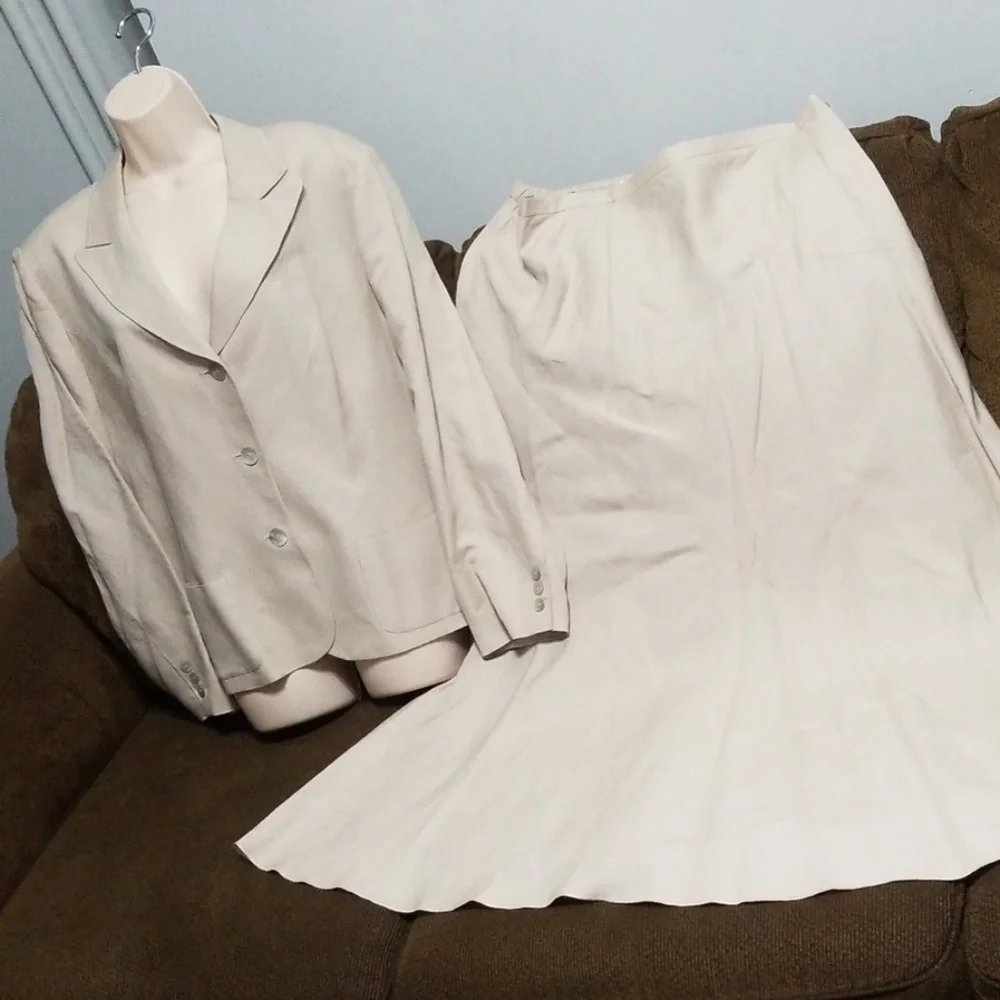 Bloomingdale's tan maxi skirt business suit